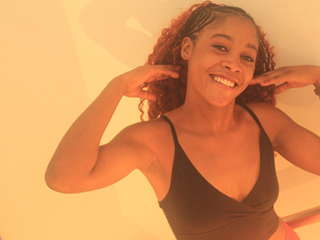 LARISSA amateur webcam photo