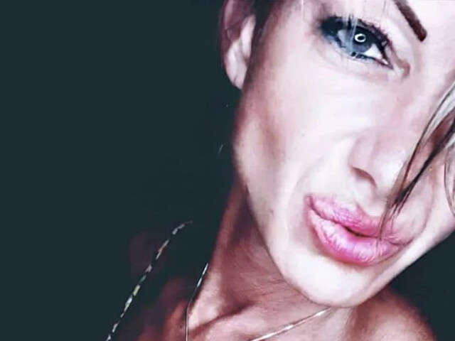 TROPHYMILF free sexy photo