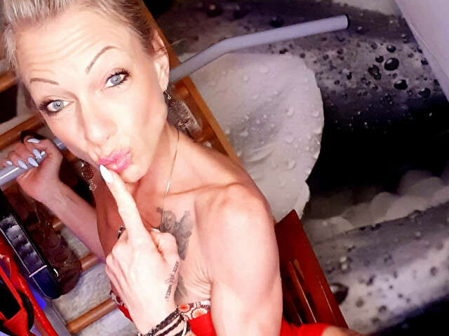 TROPHYMILF free sexy photo