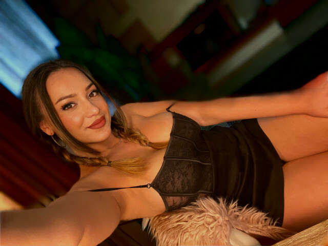 NICOLELIVE free hard sexy photo
