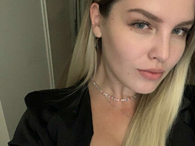 ELIZZABETTH free sexy photo