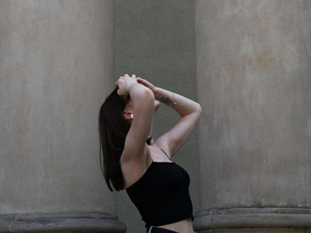 BAISER free sexy photo