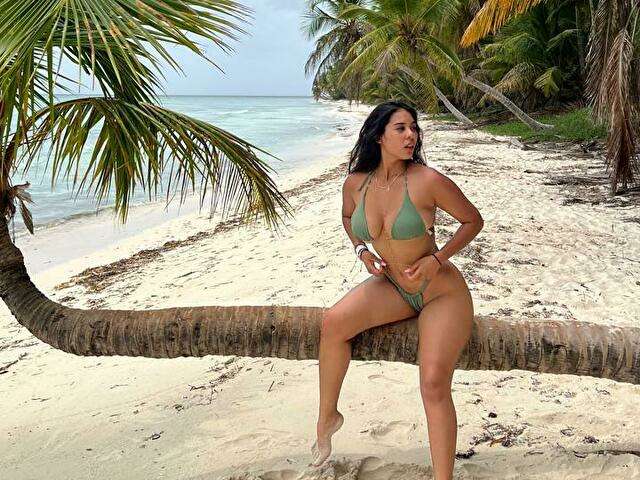 GENESISRUIZ free sexy photo