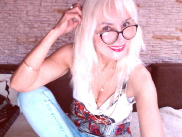 ISELINELLE free sexy photo