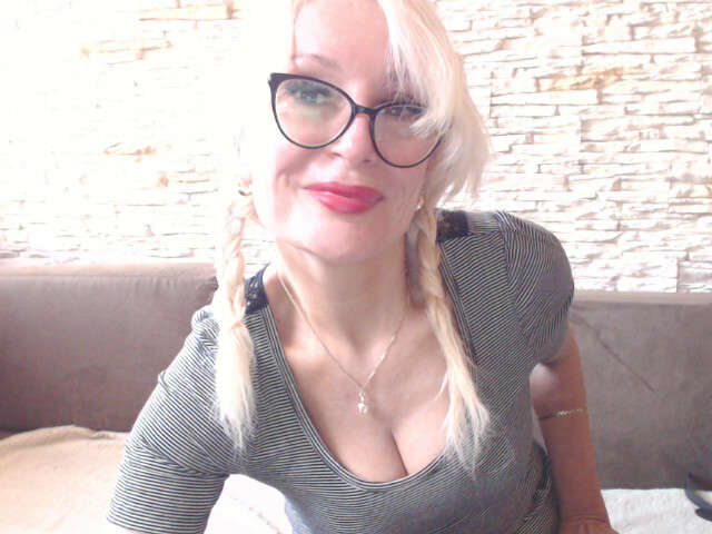 ISELINELLE free sexy photo