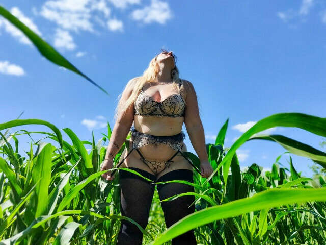 VICTORIA69 free sexy photo