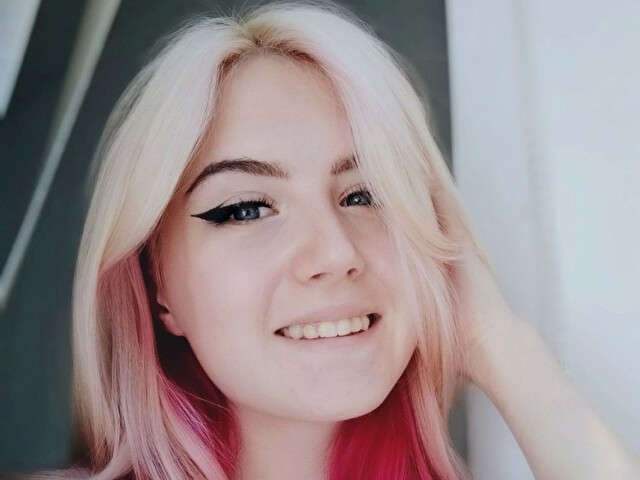 AMILICUTTIE free sexy photo