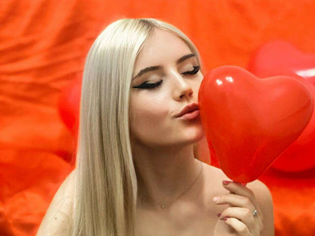 AMILICUTTIE free sexy photo