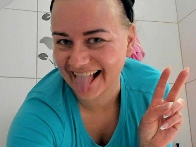 HORNYVICKY free sexy photo