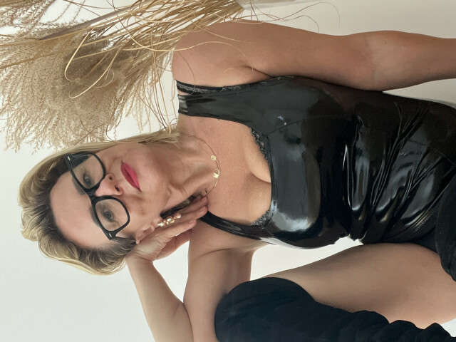 ADELEMILF free sexy photo