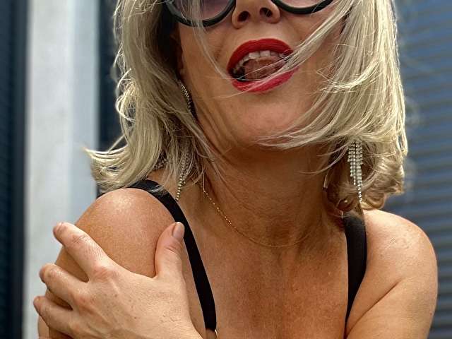 ADELEMILF free sexy photo