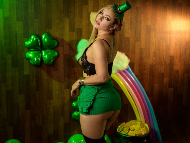 ROXANNEMILS free hard sexy photo