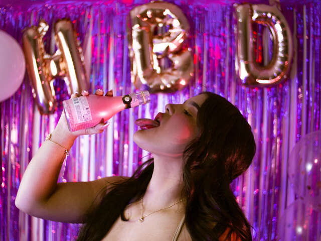 AVRILTHOMSON free sexy photo