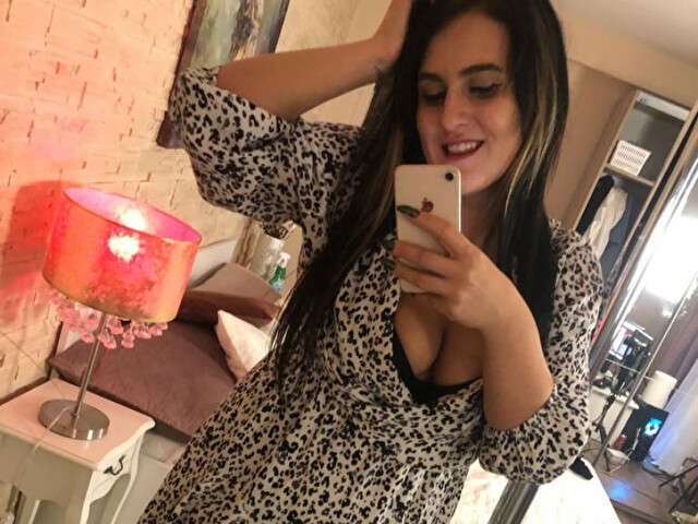 SELENAQ free hard sexy photo
