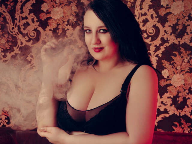 QUEENOFHAZE free sexy photo