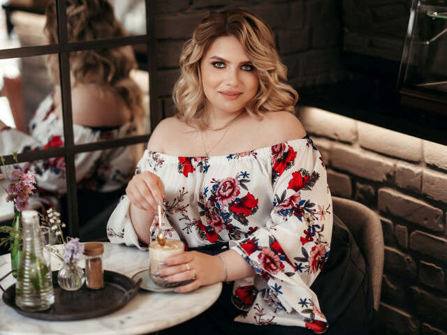 MAYBEYESS free sexy photo