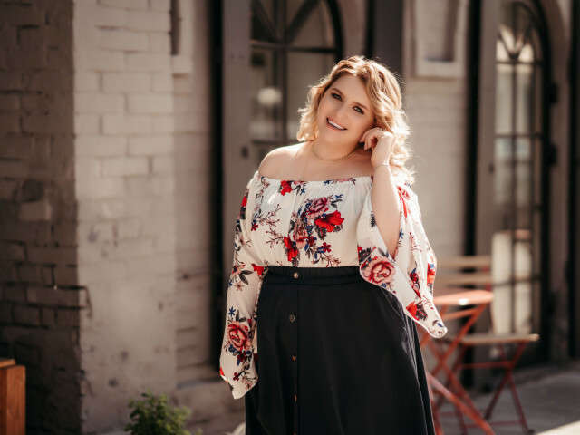 MAYBEYESS free sexy photo
