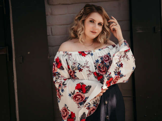 MAYBEYESS free sexy photo