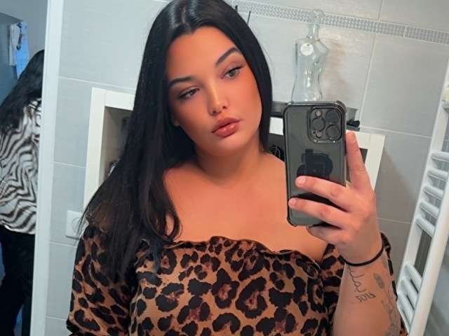KLOE free sexy photo