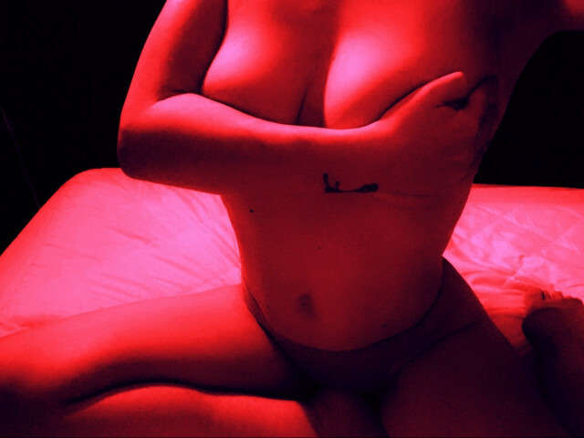 THEKAT92 free hard sexy photo