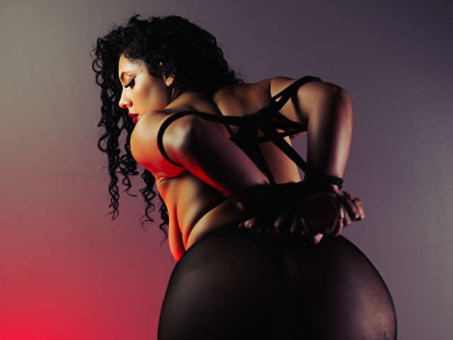 ALEXAADAMS free sexy photo