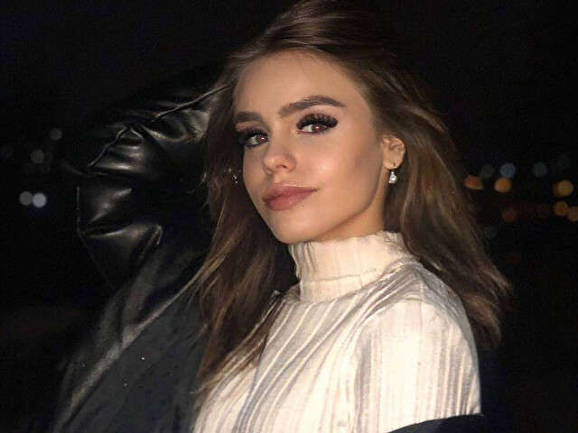 AVELINAFOX free sexy photo