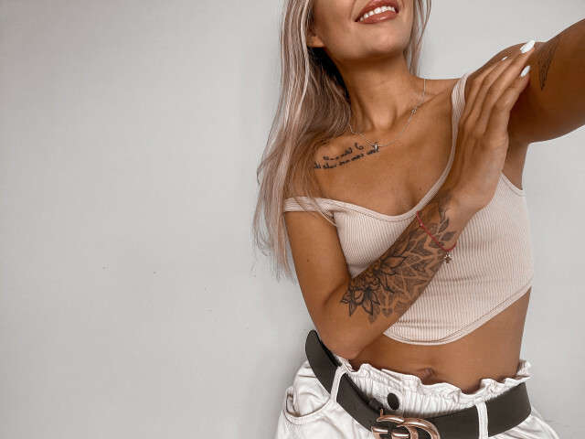 LOUISAK free sexy photo