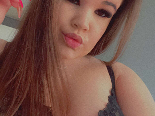 YENNIESWORLD free sexy photo