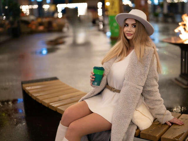 LOVECHARIOT free sexy photo