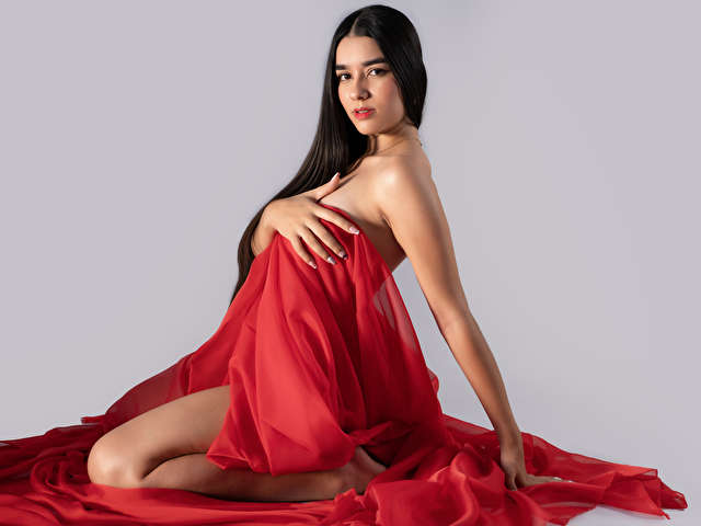 CAROLINECOSE free sexy photo