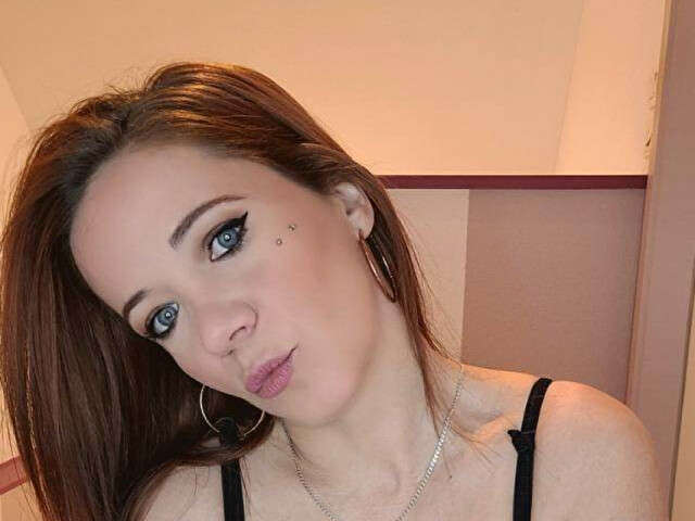 ELYQUINN free sexy photo