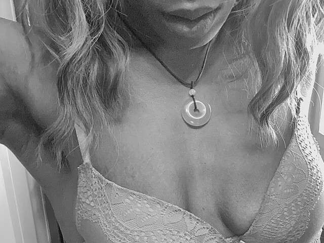 MISHAPARIS free sexy photo