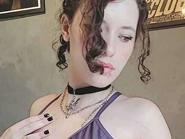 EMY99 free sexy photo