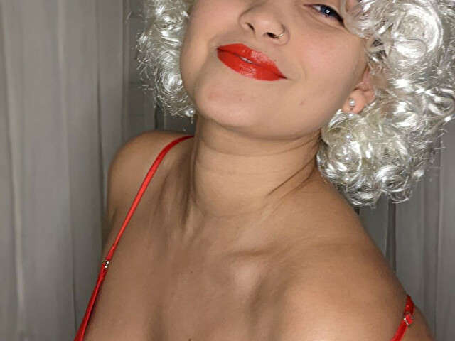 WHIMSIHOTT1 free sexy photo