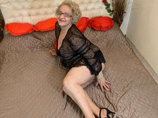 MATURELADY4U free hard sexy photo