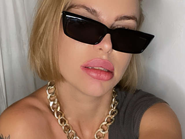 SWEETKARINA free sexy photo