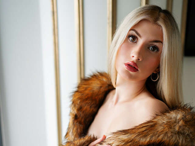 SCARLETTFOX free sexy photo