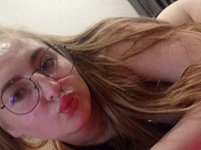 SUGALIPSXXX free sexy photo
