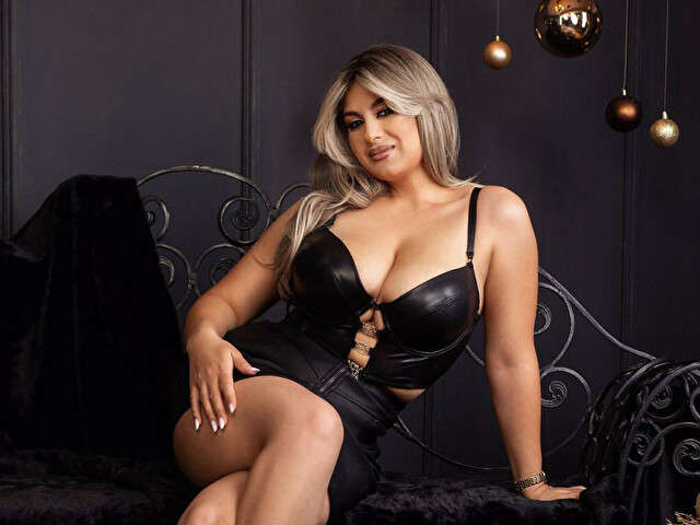 KAROLLINE free sexy photo