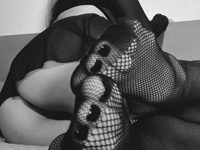 SQUIRTJULIA free sexy photo