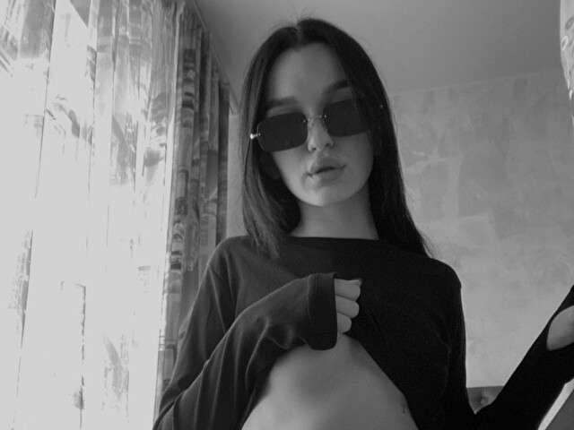 MILANAMEOW free hard sexy photo