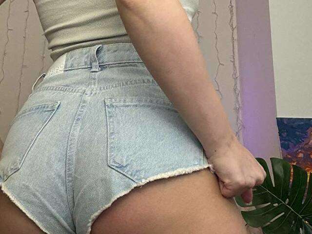 HOTCARAMELLS free sexy photo