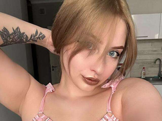 LUXURYCUTIE free sexy photo