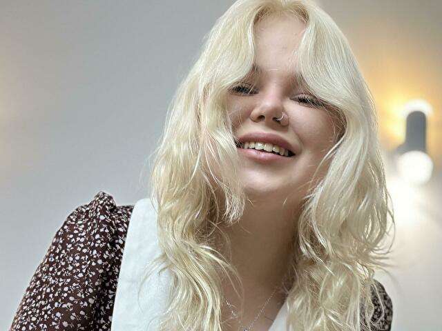 HOLLIEBLONDE free sexy photo