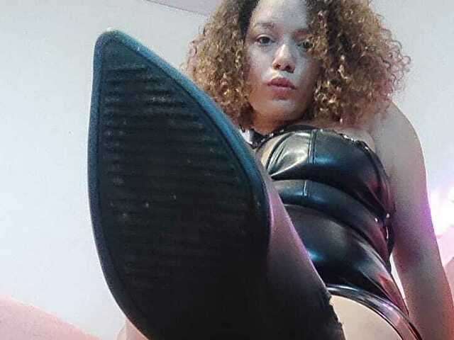 MRSNEWTON free sexy photo