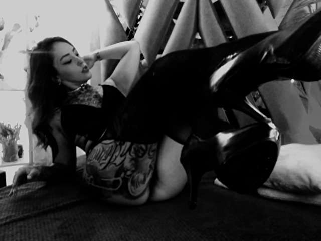 MEGANINKED free sexy photo