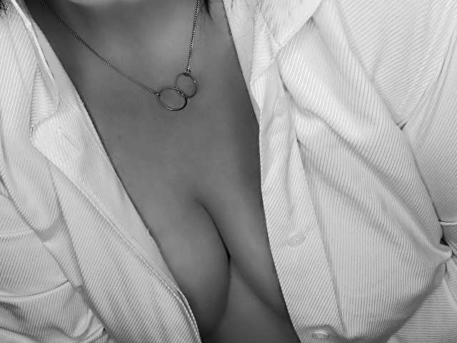BRATTYWOLVE free sexy photo