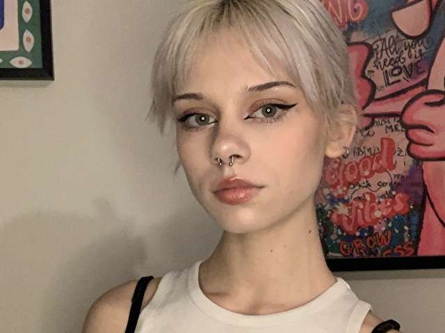 LUNABLAZE19 free sexy photo