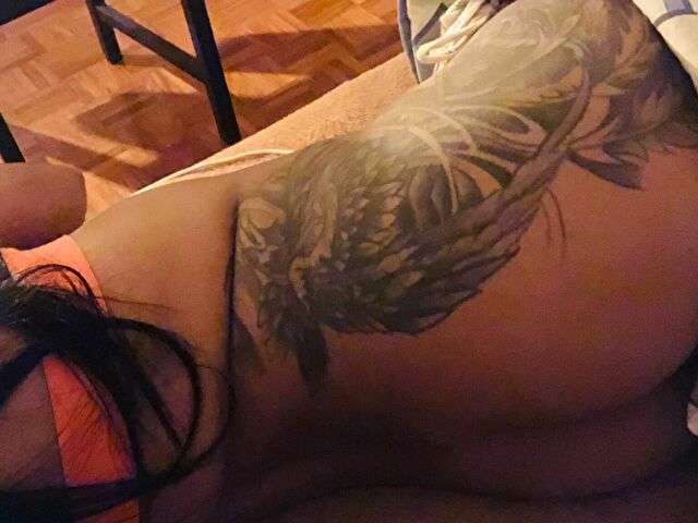 JULIESEDUCE free hard sexy photo