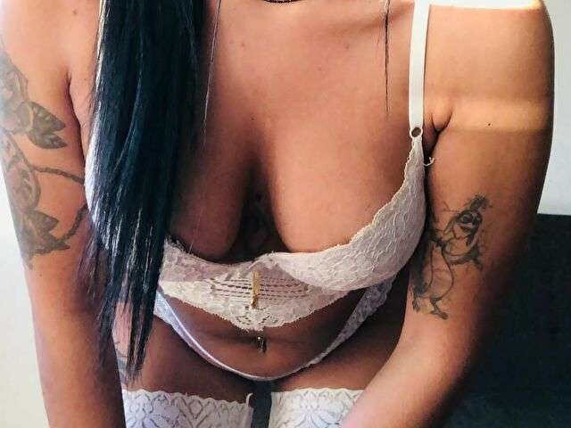 JULIESEDUCE free sexy photo
